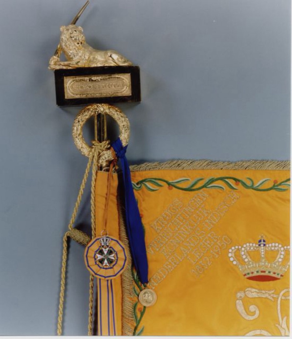 Decorations on the vaandel of Regiment Van Heutsz